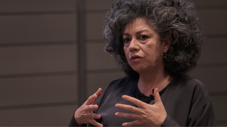 The artist Doris Salcedo during the opening night discussion and reception for her exhibition Doris Salcedo: The Materiality of Mourning. Photo: Harvard Art Museums; ©President and Fellows of Harvard College